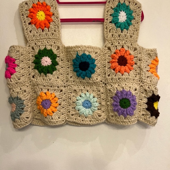 Handmade Crochet Daisy Crop Top - Picture 3 of 13